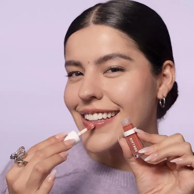 Soft Kiss - Lip Oil Brillo Labial, hidratante no pegajoso - 2.5 g