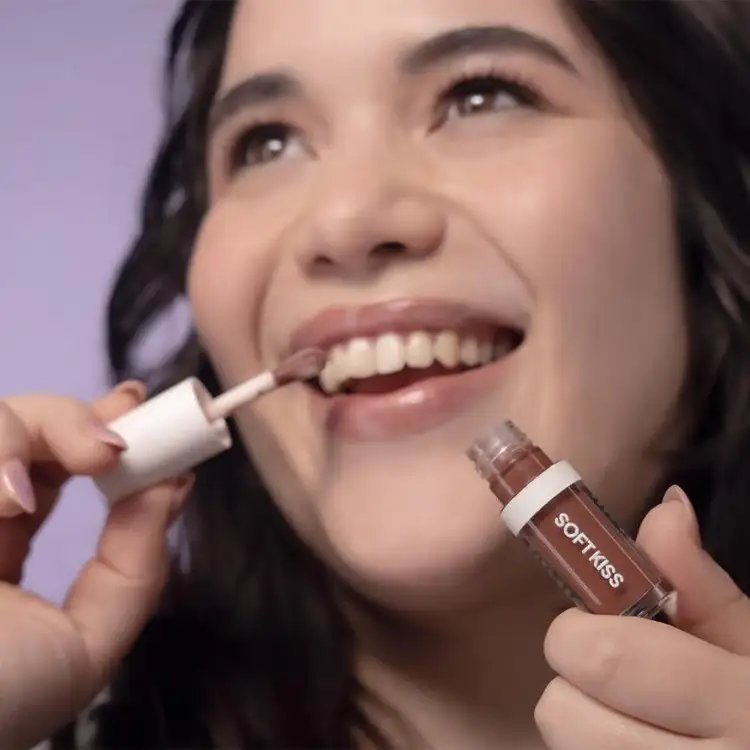 Soft Kiss - Lip Oil Brillo Labial, hidratante no pegajoso - 2.5 g